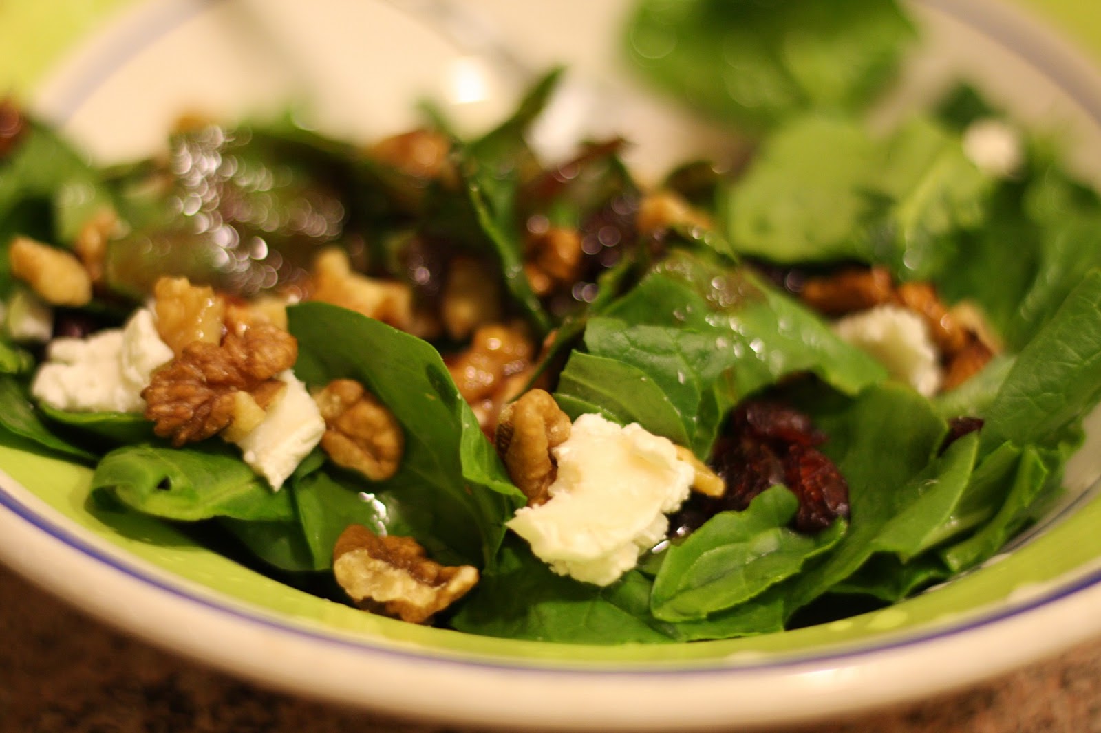 spinach salad with goat cheese