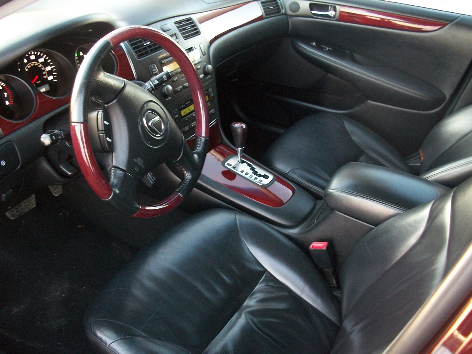 Lexus ES 300 interior (MCV30;