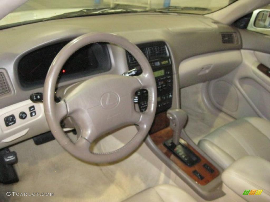 Lexus ES 300 interior #4
